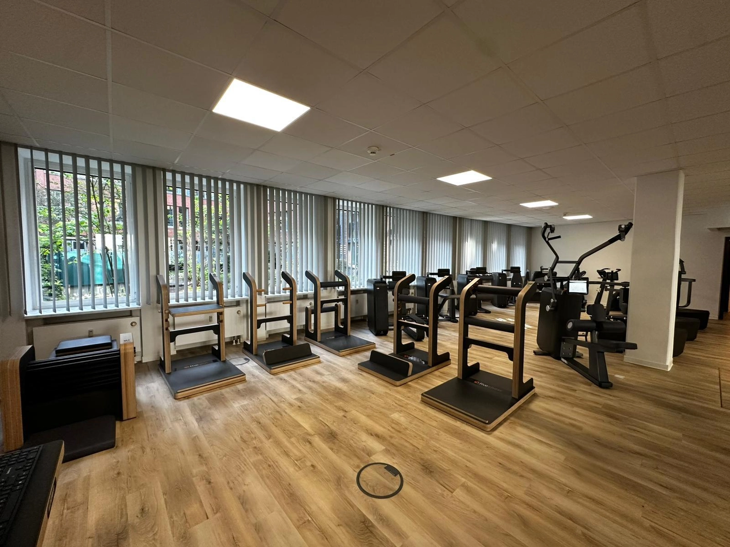 PhysioGym+Leipzig - Physiotherapie - Menschen machen eine Übung